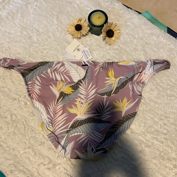 Beautiful women’s VOLCOM bikini bottom only - Picture 2 of 6